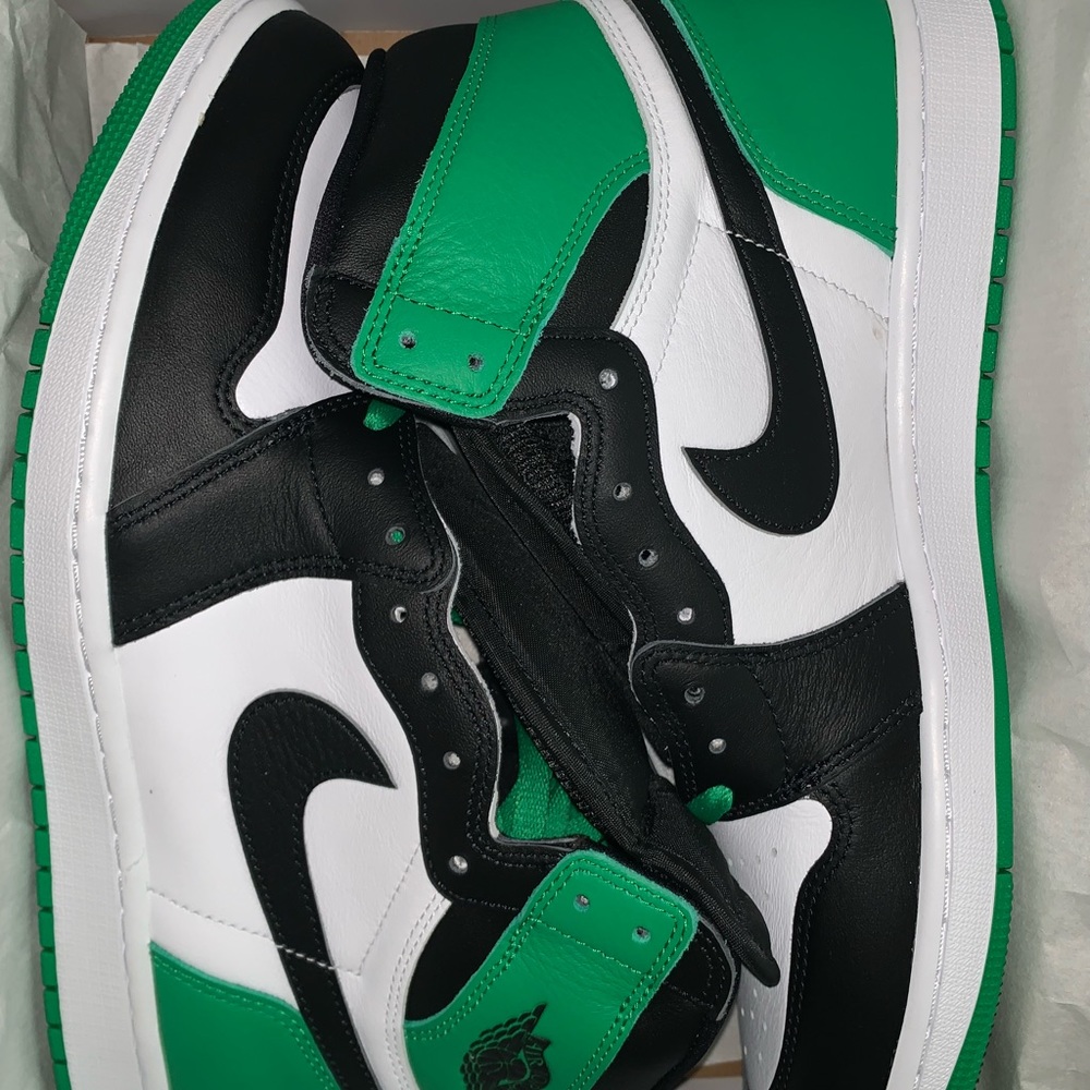 Air Jordan 1 Retro High OG “Lucky Green”
